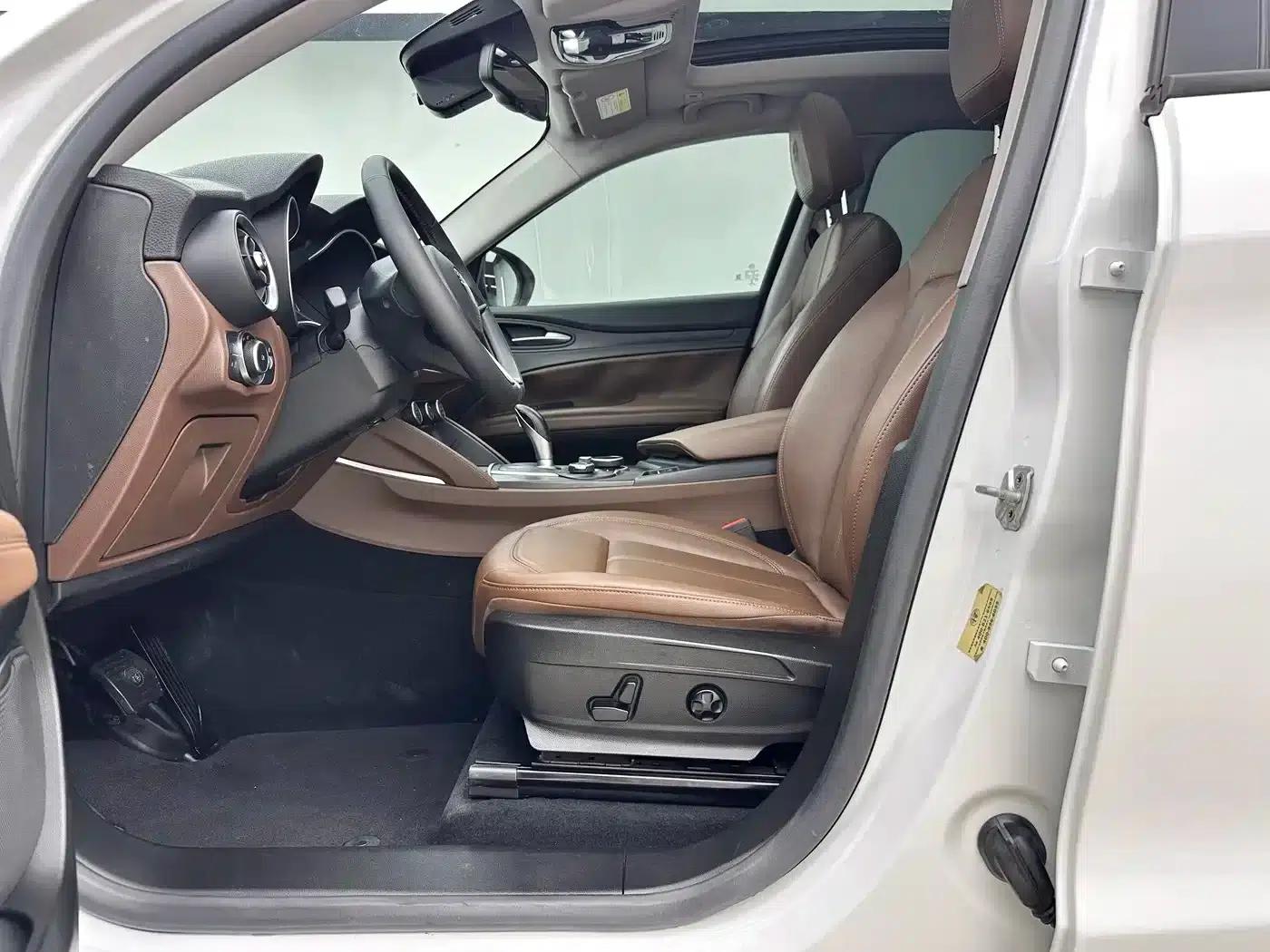 2017 Stelvio 2.0T 200HP Elite Edition — миниатюра 5