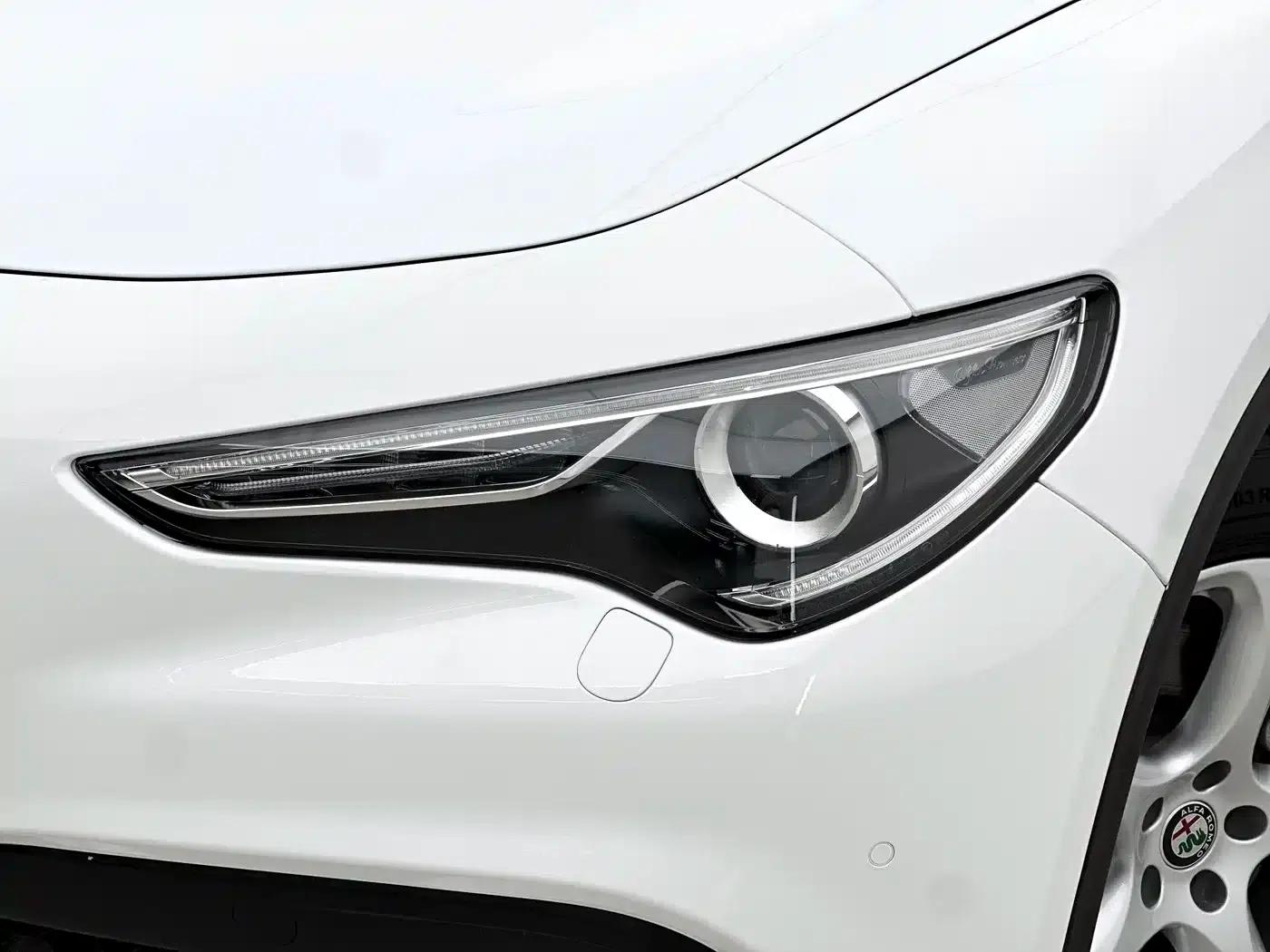 2017 Stelvio 2.0T 200HP Elite Edition — миниатюра 10