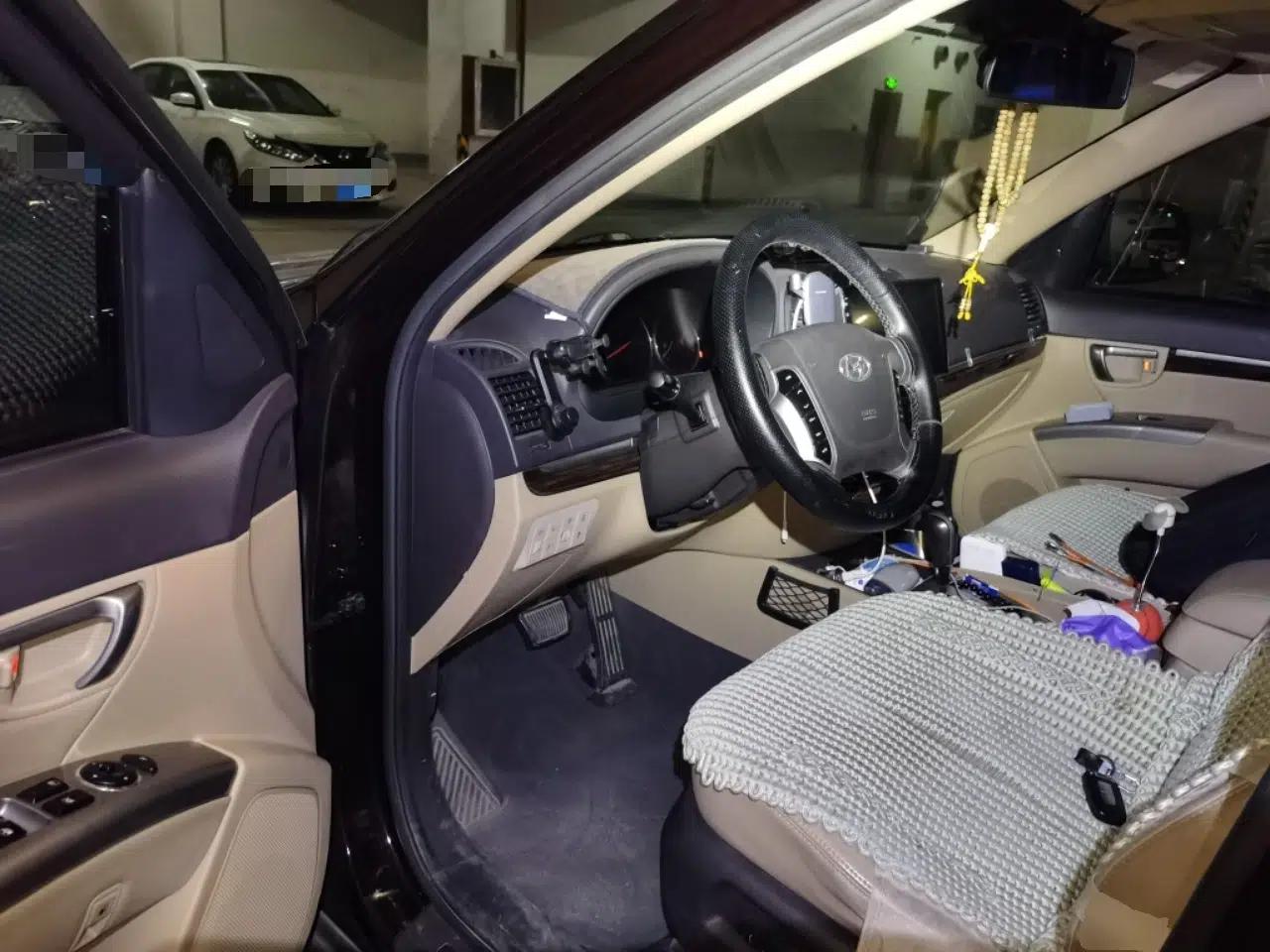 Hyundai Santa Fe Classic 2010 2.4 Luxury Edition 7-Seater Four-Wheel Drive — миниатюра 17