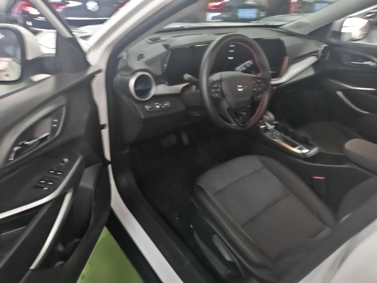 Chevrolet Seeker 2022 1.5T CVT Trend-Setting Edition — миниатюра 19