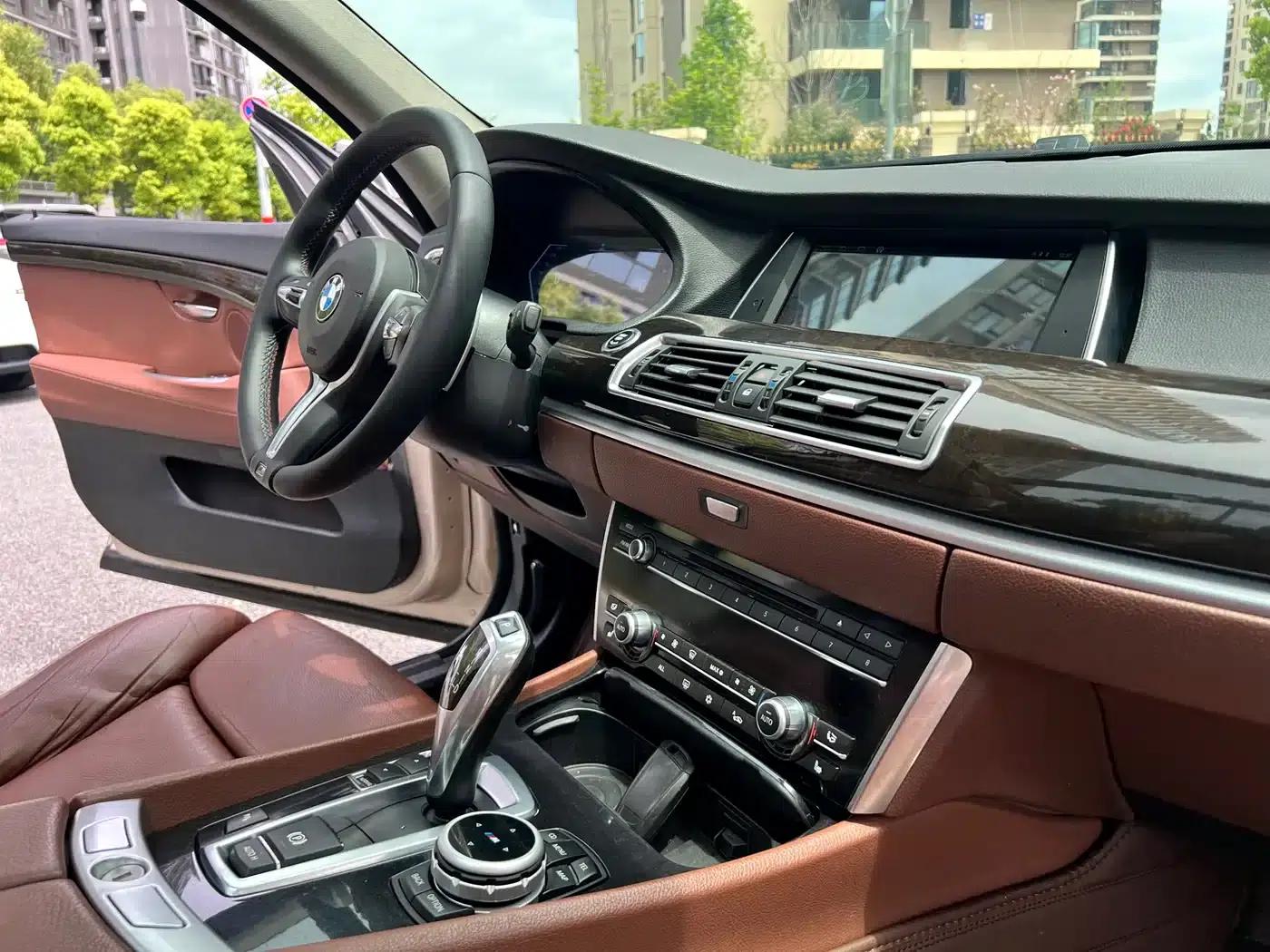 BMW 5 Series GT 2010 535i Leading Edition — миниатюра 12