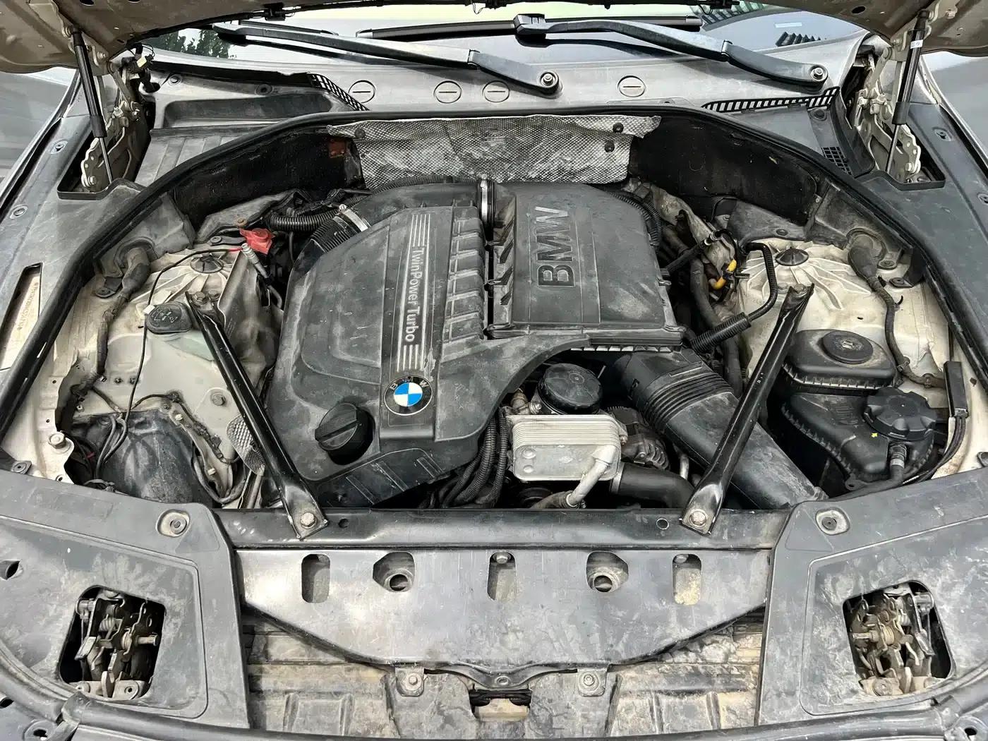 BMW 5 Series GT 2010 535i Leading Edition — миниатюра 26