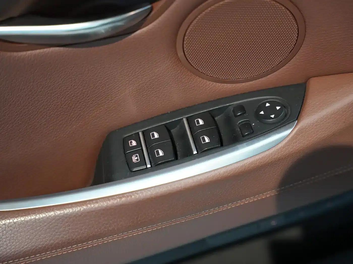 BMW 5 Series GT 2014 535i Leading Edition — миниатюра 17