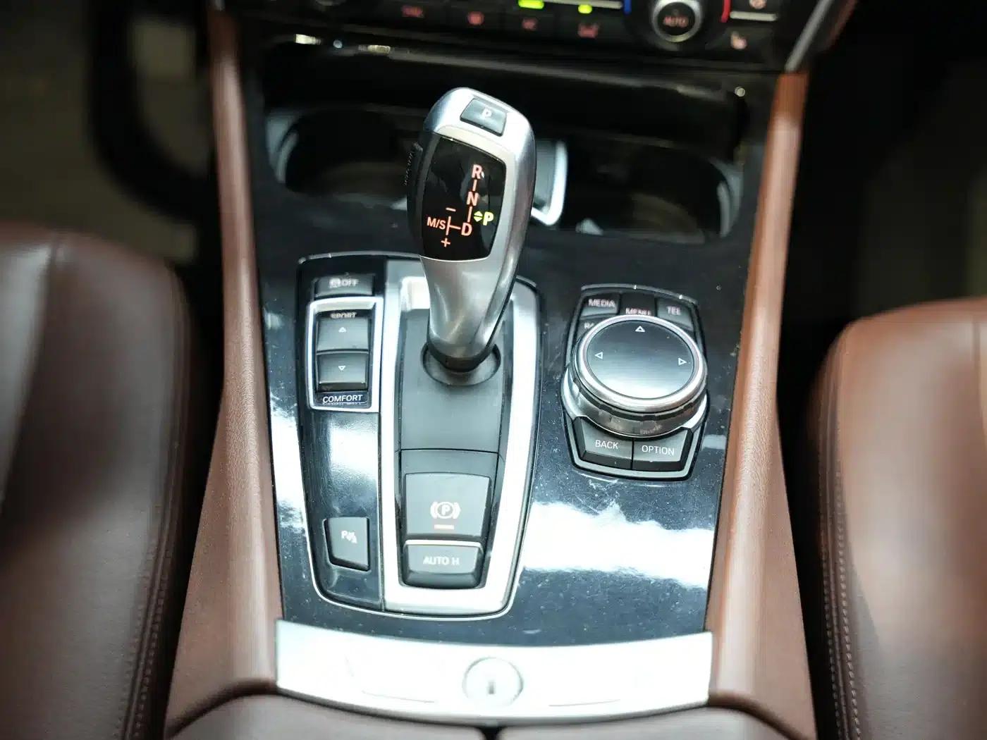 BMW 5 Series GT 2014 535i Leading Edition — миниатюра 20