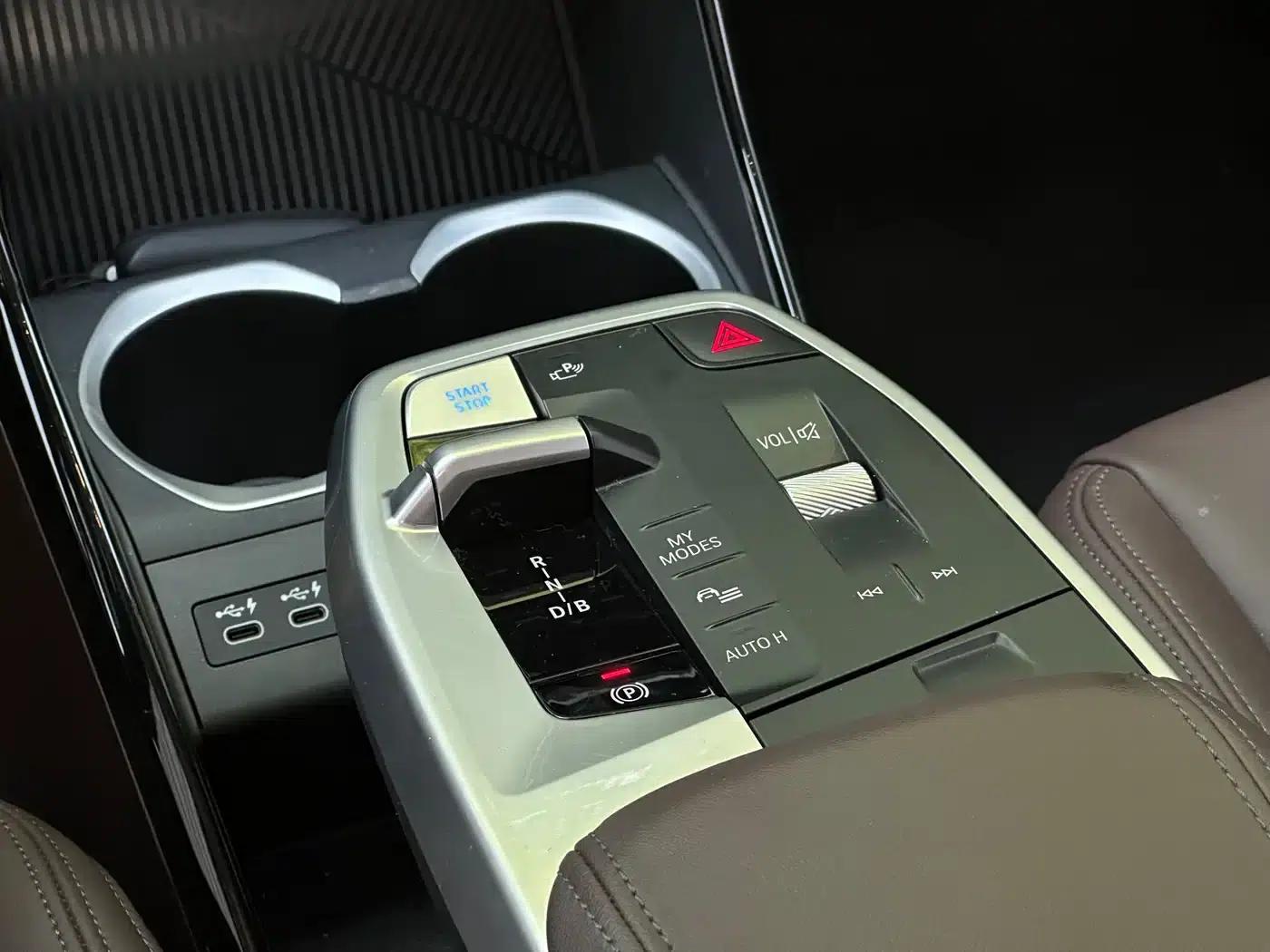 BMW iX1 2023 eDrive25L X Design Package — миниатюра 16