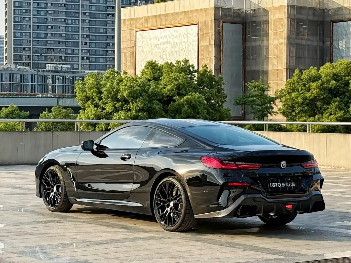 2022 BMW 8 Series 840i Coupe M Sport Package — миниатюра 4