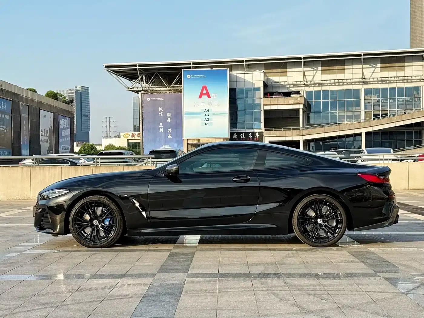 2022 BMW 8 Series 840i Coupe M Sport Package — миниатюра 5