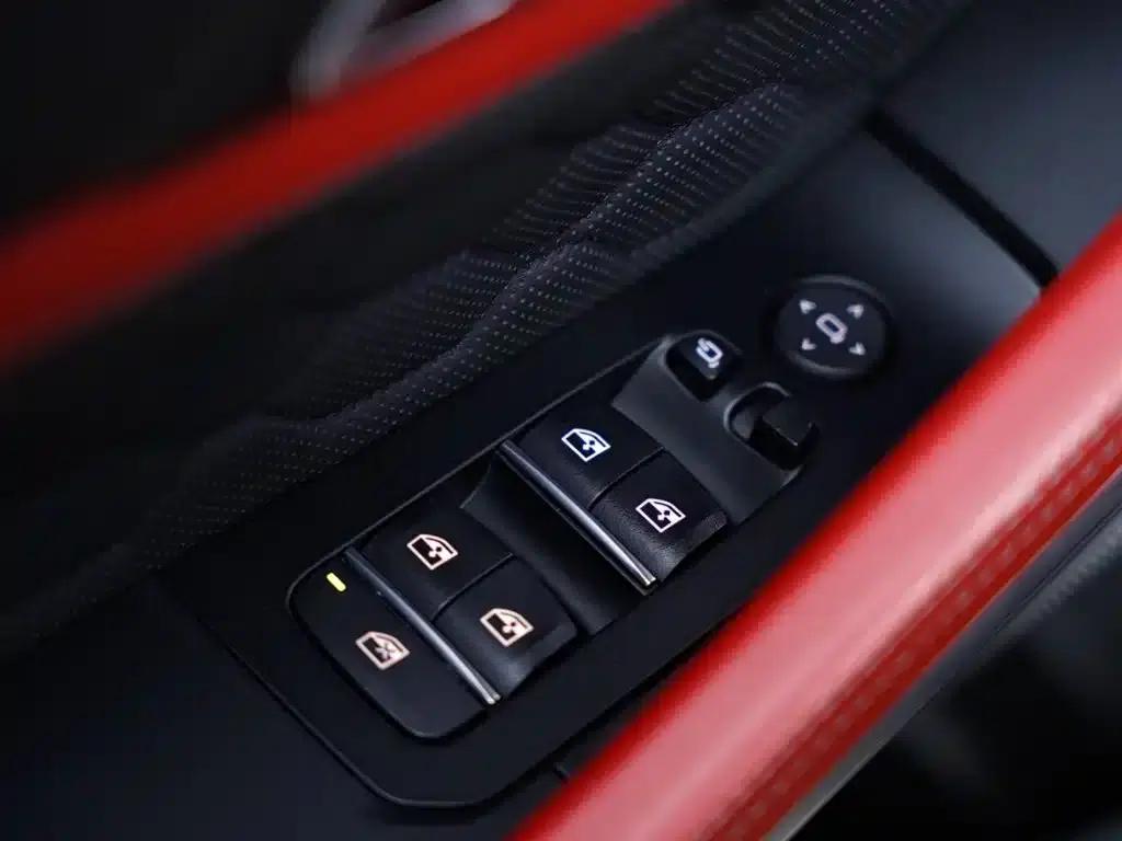 2022 BMW X6 M — миниатюра 32