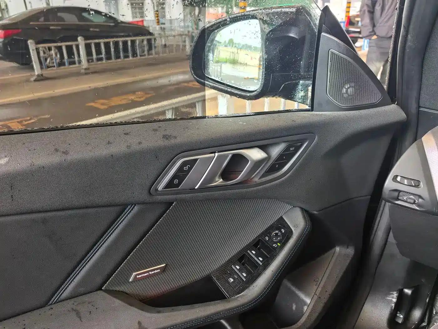 2025 BMW M235L — миниатюра 8