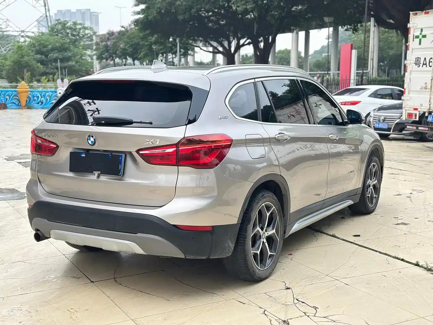 BMW X1 PHEV 2018 xDrive25Le Luxury — миниатюра 4