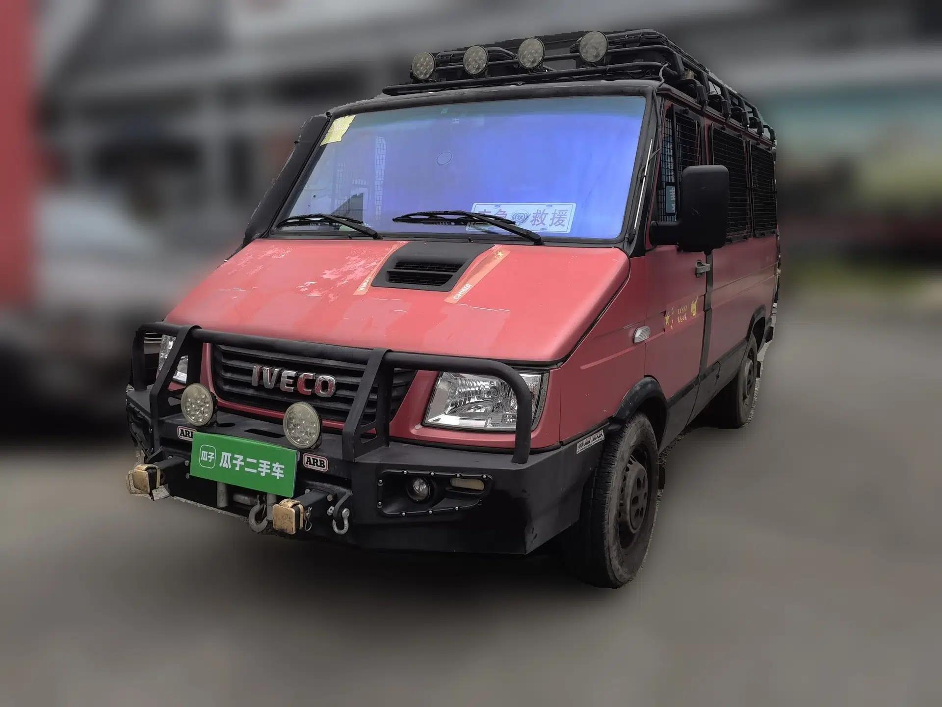 Iveco Daily 2017 2.5T A35 Low-Roof 5-7 Seater Passenger Van 47Z5 — миниатюра 1