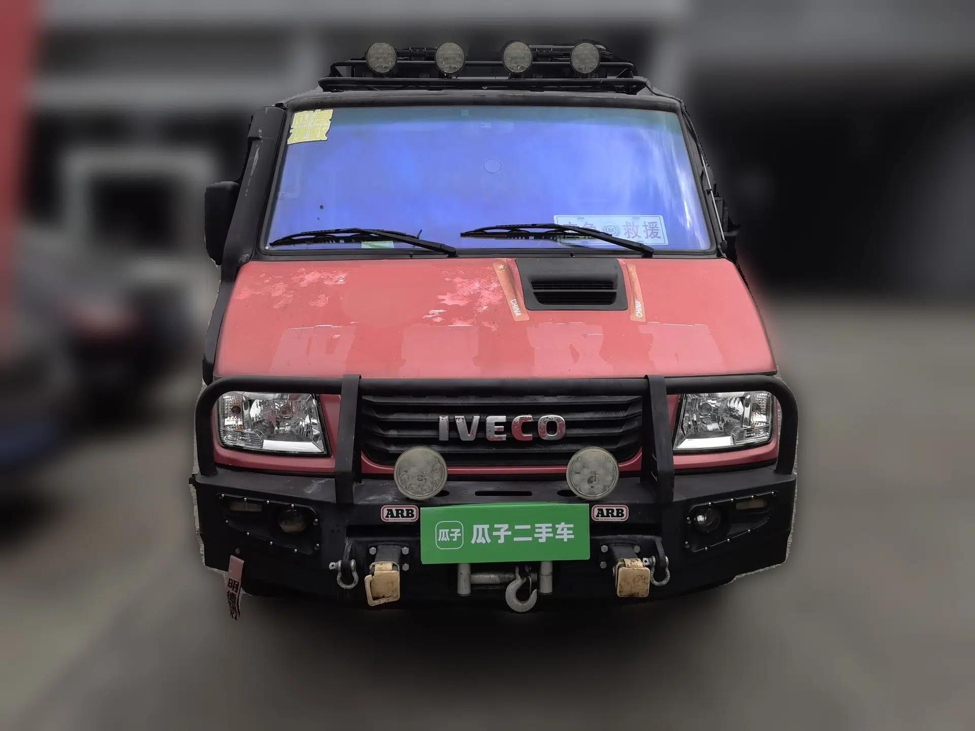 Iveco Daily 2017 2.5T A35 Low-Roof 5-7 Seater Passenger Van 47Z5 — миниатюра 2