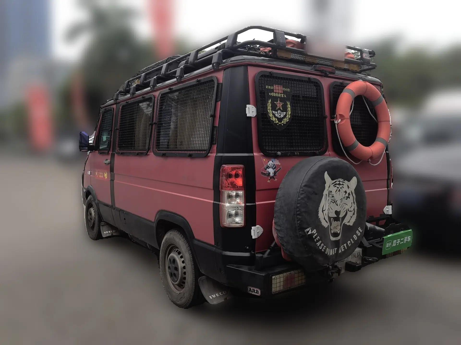 Iveco Daily 2017 2.5T A35 Low-Roof 5-7 Seater Passenger Van 47Z5 — миниатюра 4