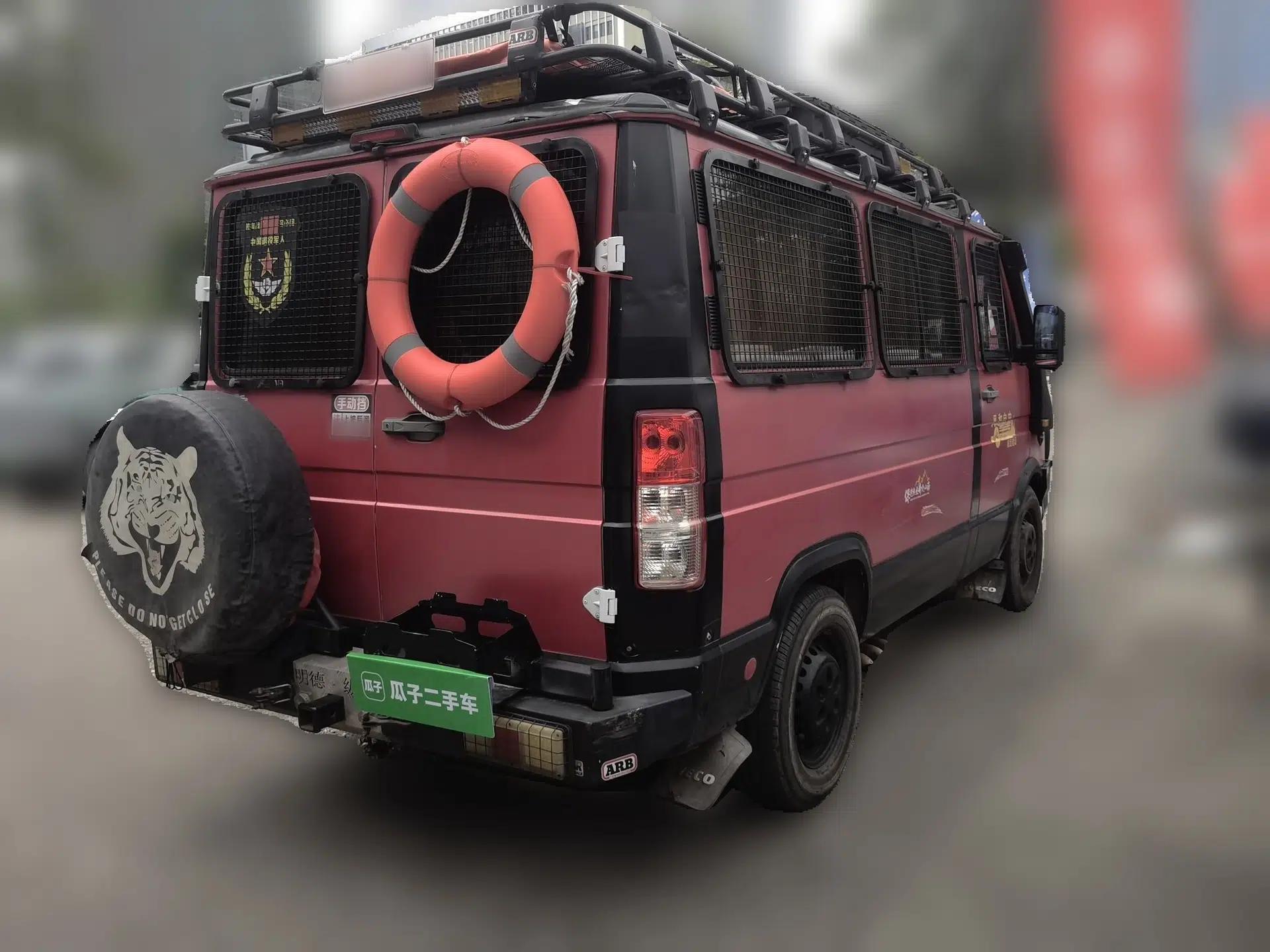 Iveco Daily 2017 2.5T A35 Low-Roof 5-7 Seater Passenger Van 47Z5 — миниатюра 6