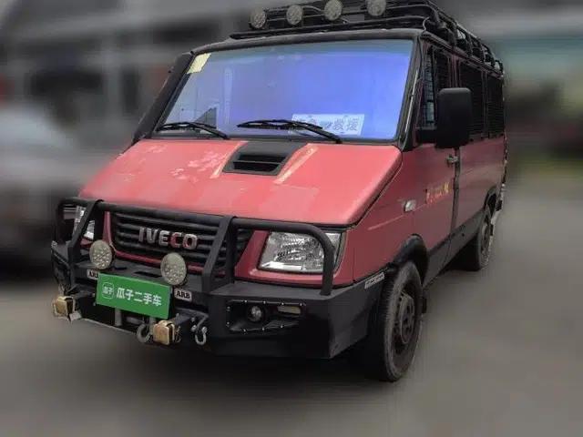 Iveco Daily 2017 2.5T A35 Low-Roof 5-7 Seater Passenger Van 47Z5