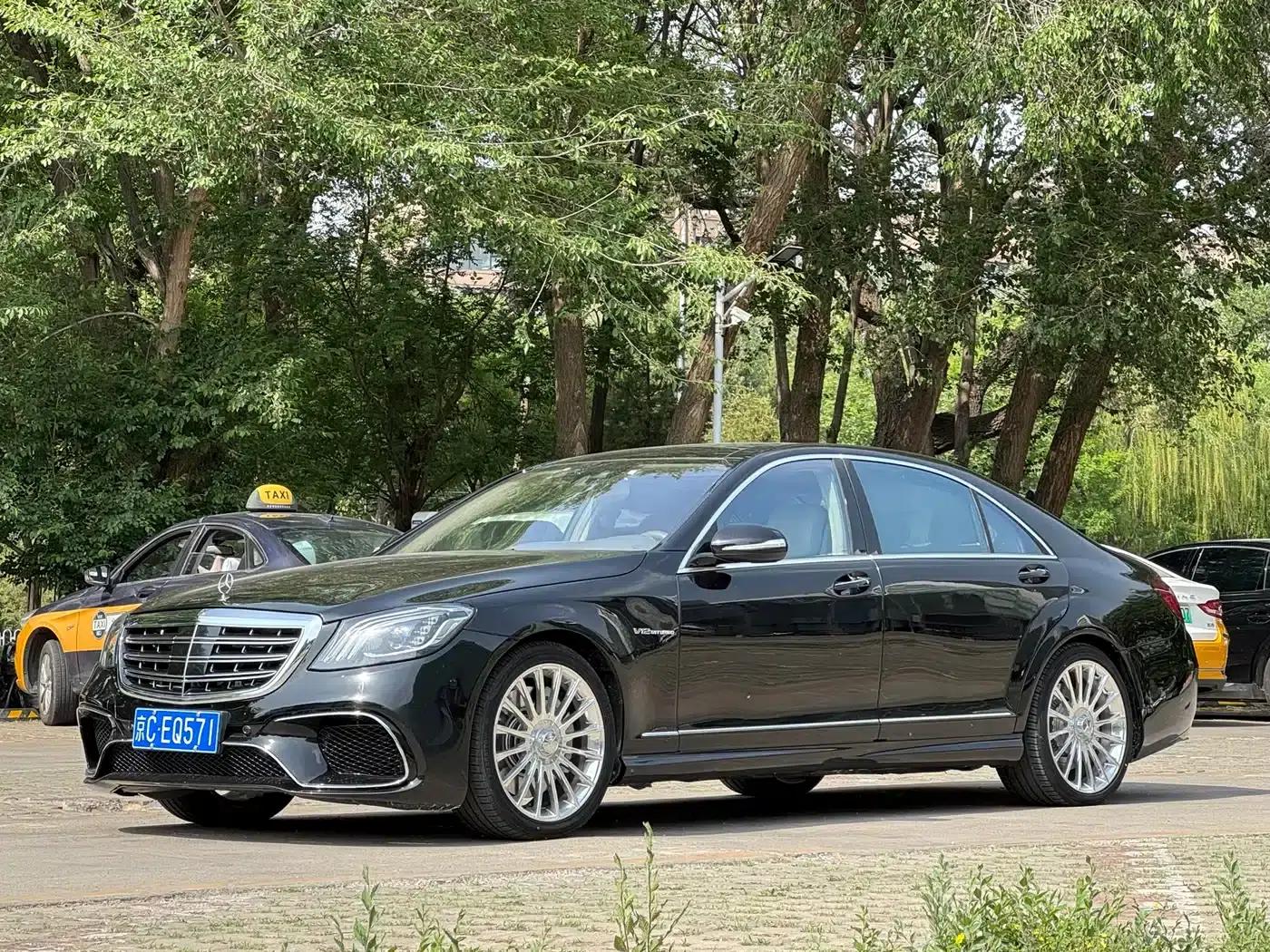 2010 Mercedes-Benz S-Class AMG S 65 — миниатюра 1
