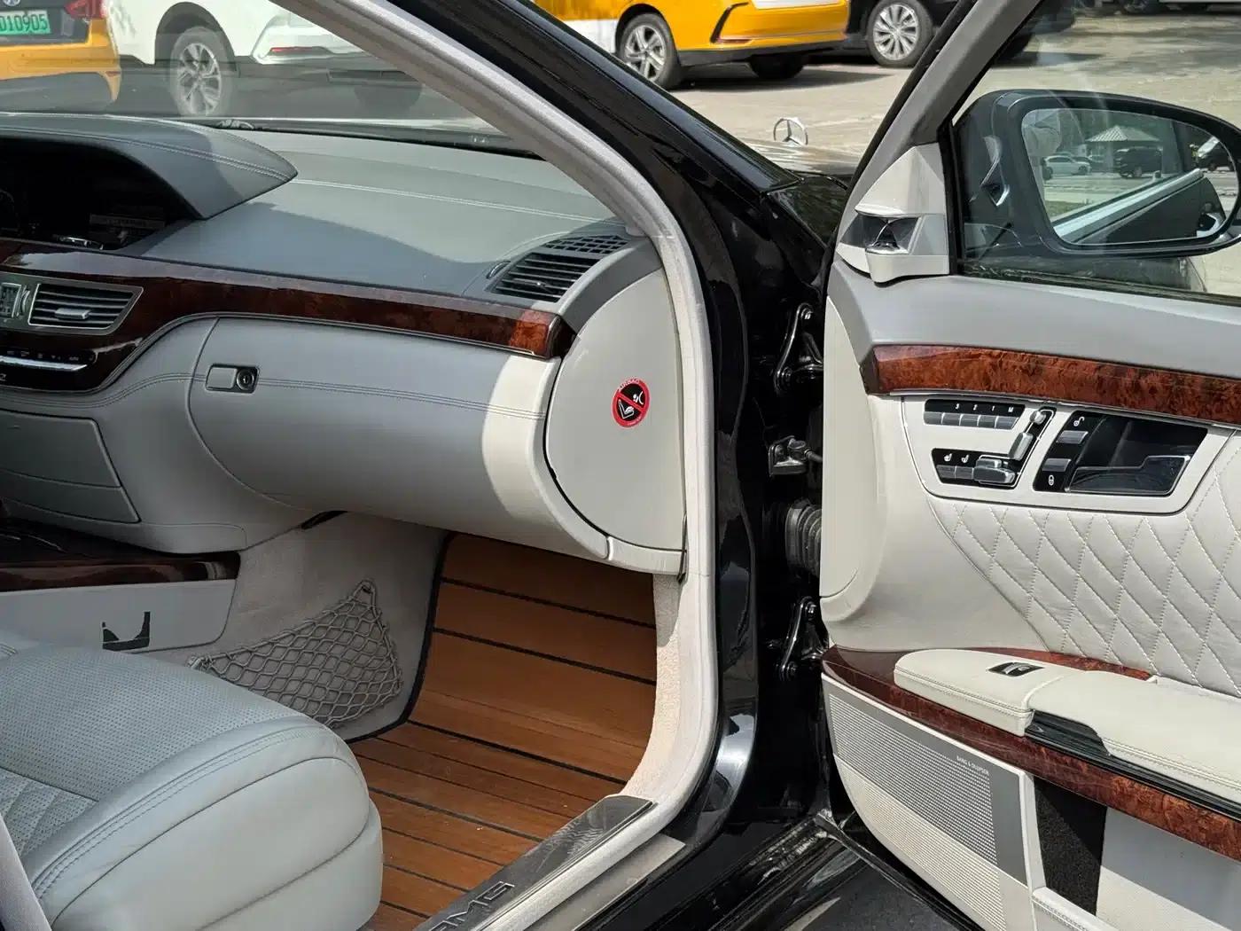 2010 Mercedes-Benz S-Class AMG S 65 — миниатюра 12