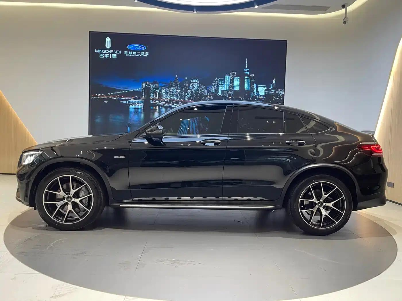 Mercedes-Benz GLC Coupe AMG 2022 AMG GLC 43 4MATIC Coupe SUV — миниатюра 3