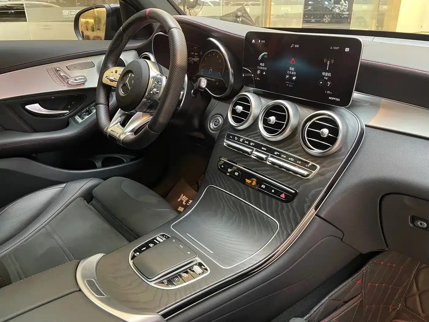 Mercedes-Benz GLC Coupe AMG 2022 AMG GLC 43 4MATIC Coupe SUV — миниатюра 7