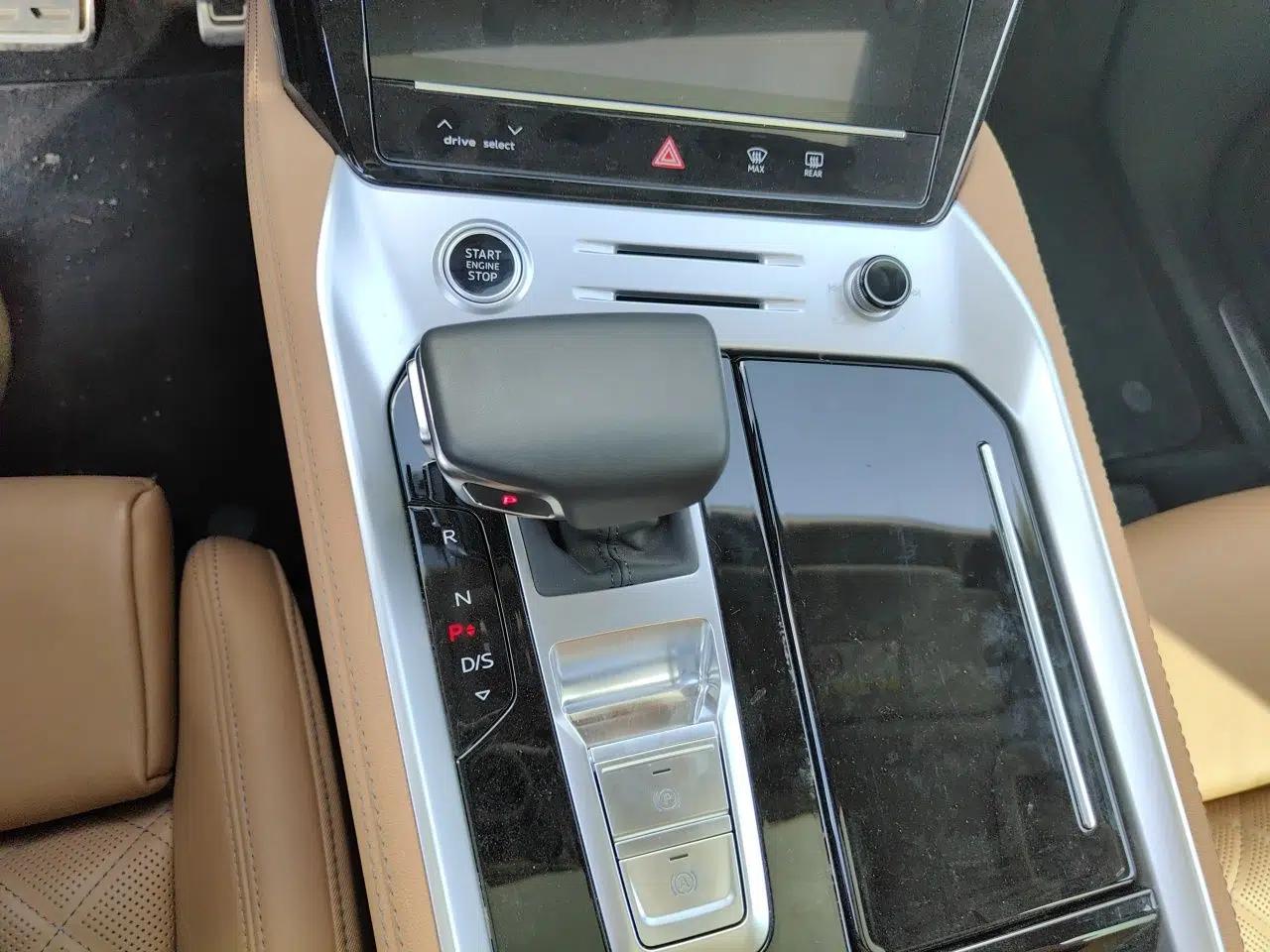 Audi Q6 2024 45 TFSI quattro Qiyun Edition Yulin Package 6 seats — миниатюра 15