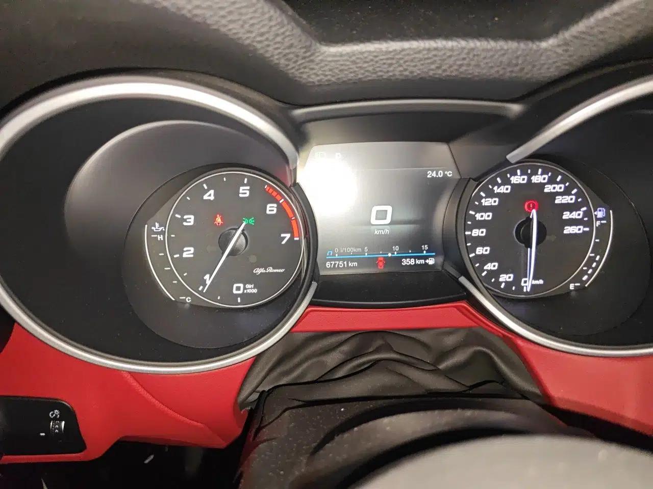 Alfa Romeo Stelvio 2020 2.0T 280HP Luxury Edition — миниатюра 13