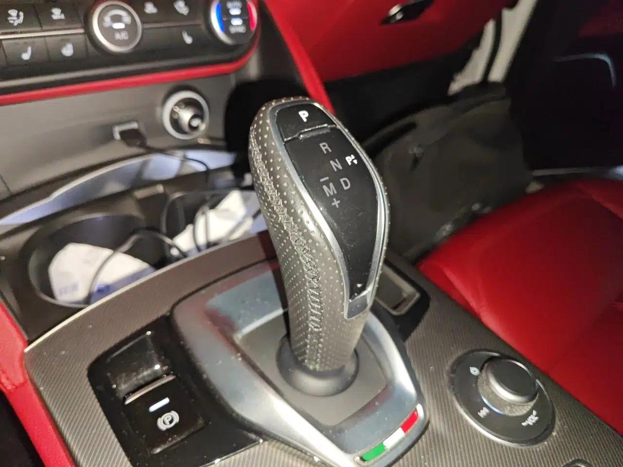 Alfa Romeo Stelvio 2020 2.0T 280HP Luxury Edition — миниатюра 15