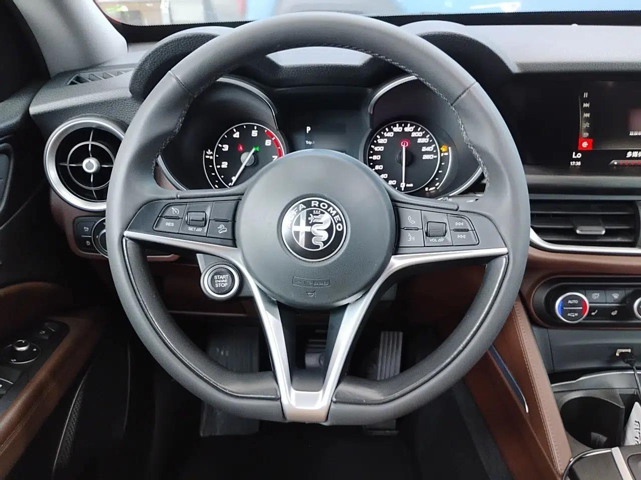 Alfa Romeo Stelvio 2017 2.0T 200HP Elite Edition — миниатюра 11