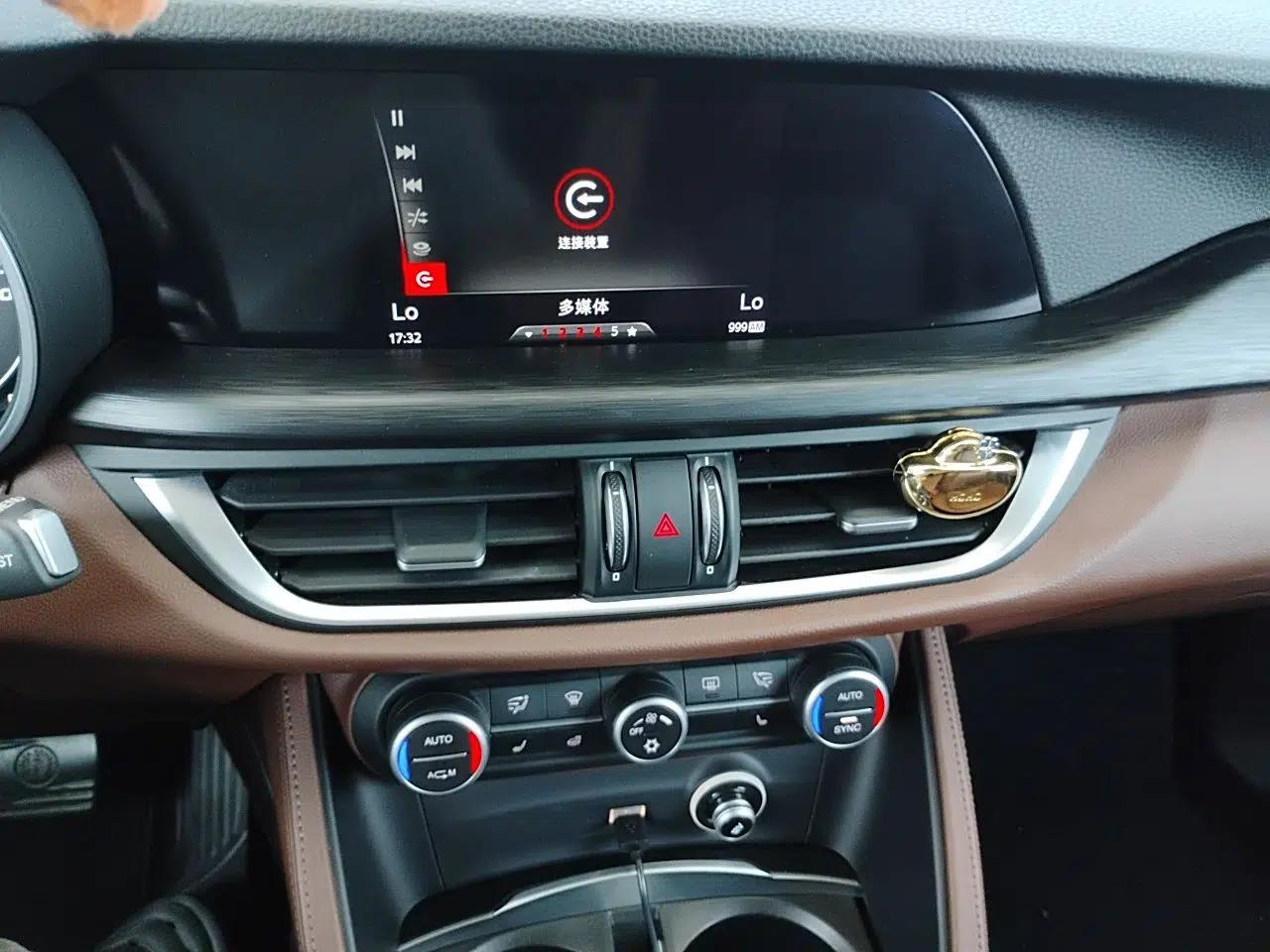 Alfa Romeo Stelvio 2017 2.0T 200HP Elite Edition — миниатюра 14