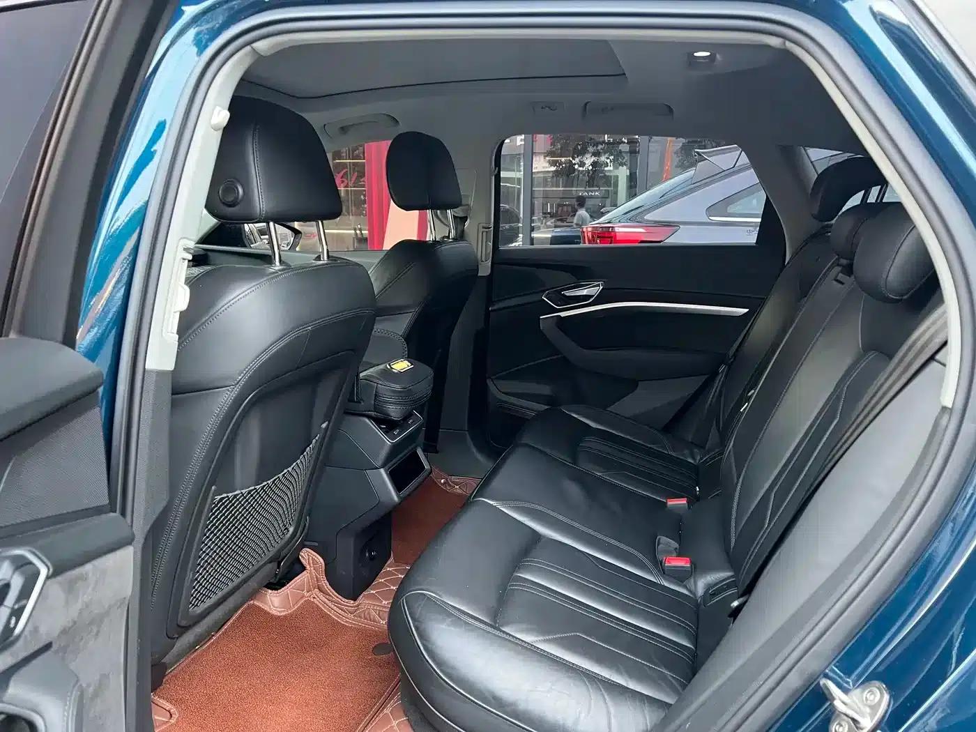 2019 Audi e-tron (imported) 55 quattro Technology Edition — миниатюра 2