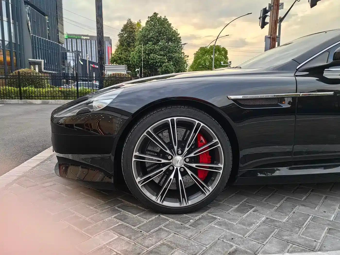 Aston Martin DB9 2013 6.0L Coupe — миниатюра 11