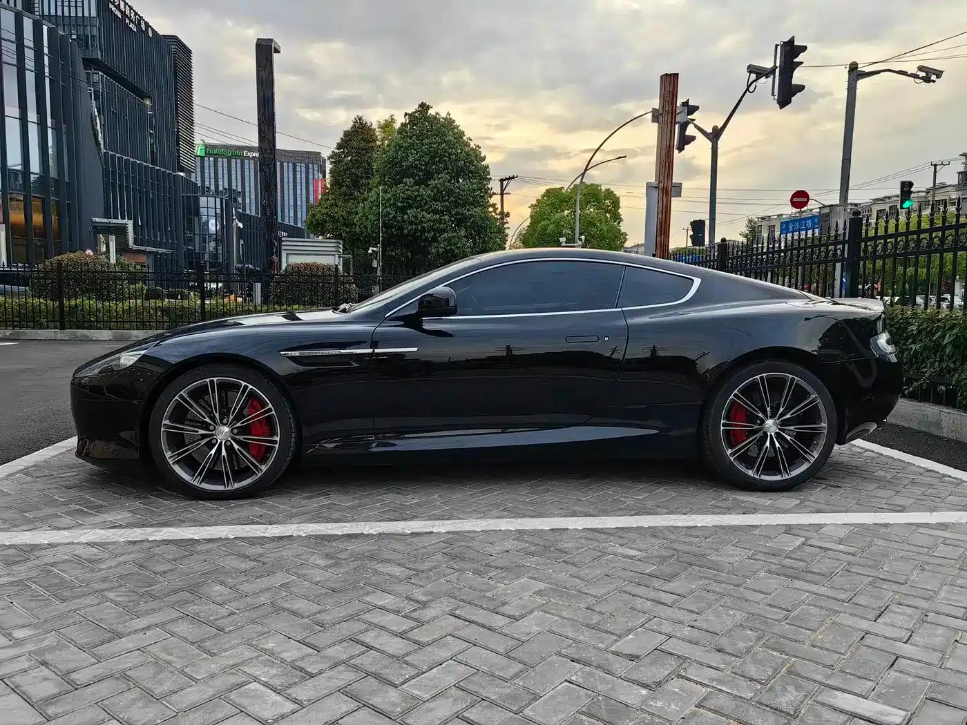 Aston Martin DB9 2013 6.0L Coupe — миниатюра 12
