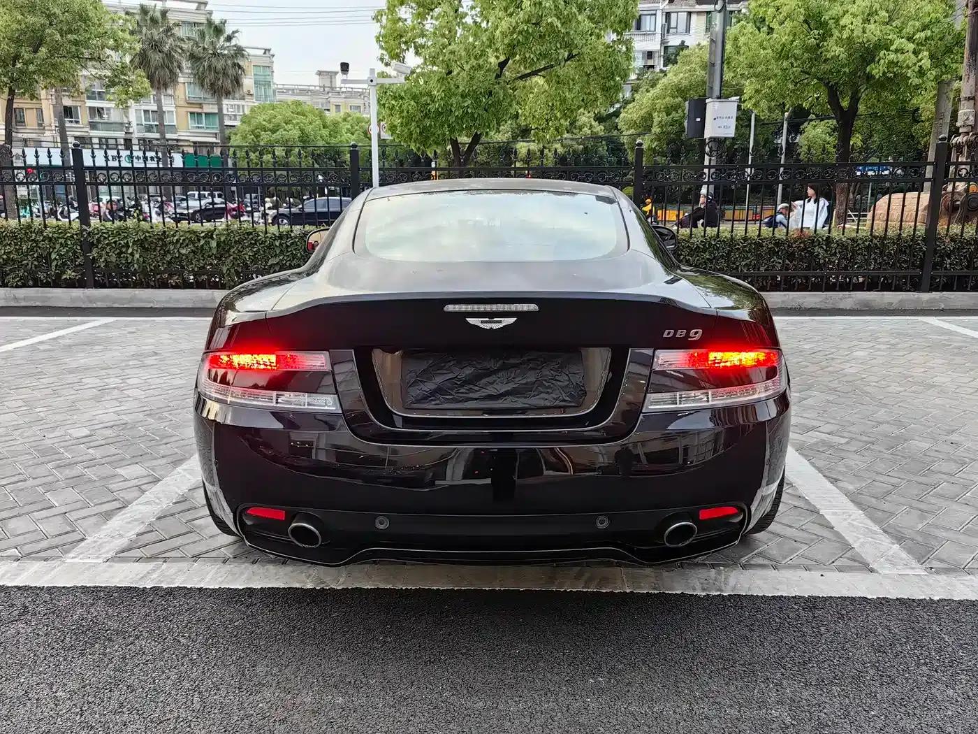 Aston Martin DB9 2013 6.0L Coupe — миниатюра 4