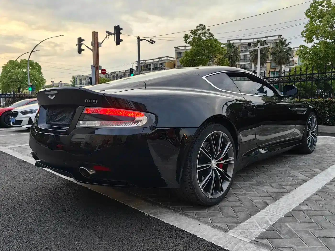 Aston Martin DB9 2013 6.0L Coupe — миниатюра 6