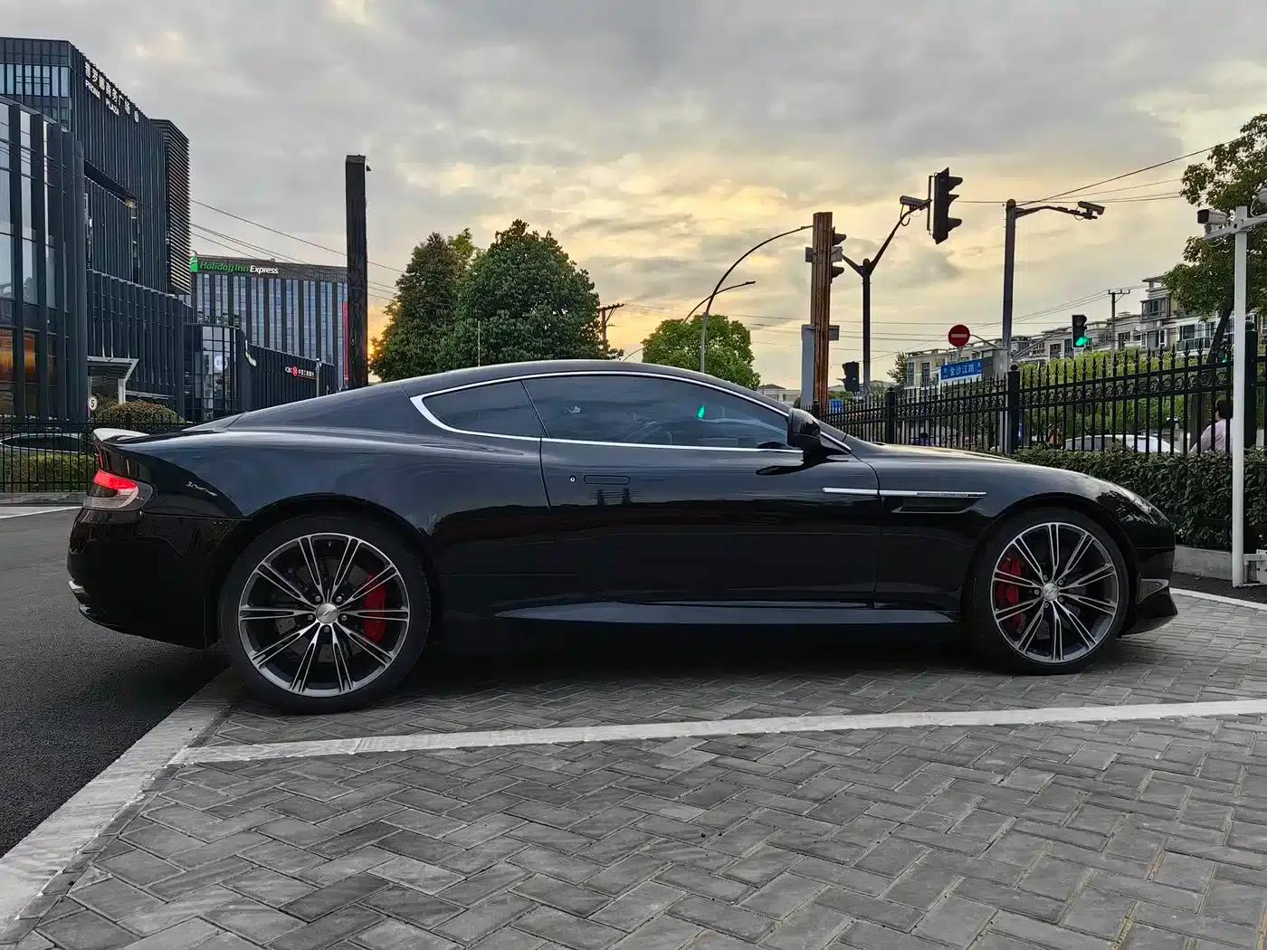 Aston Martin DB9 2013 6.0L Coupe — миниатюра 7