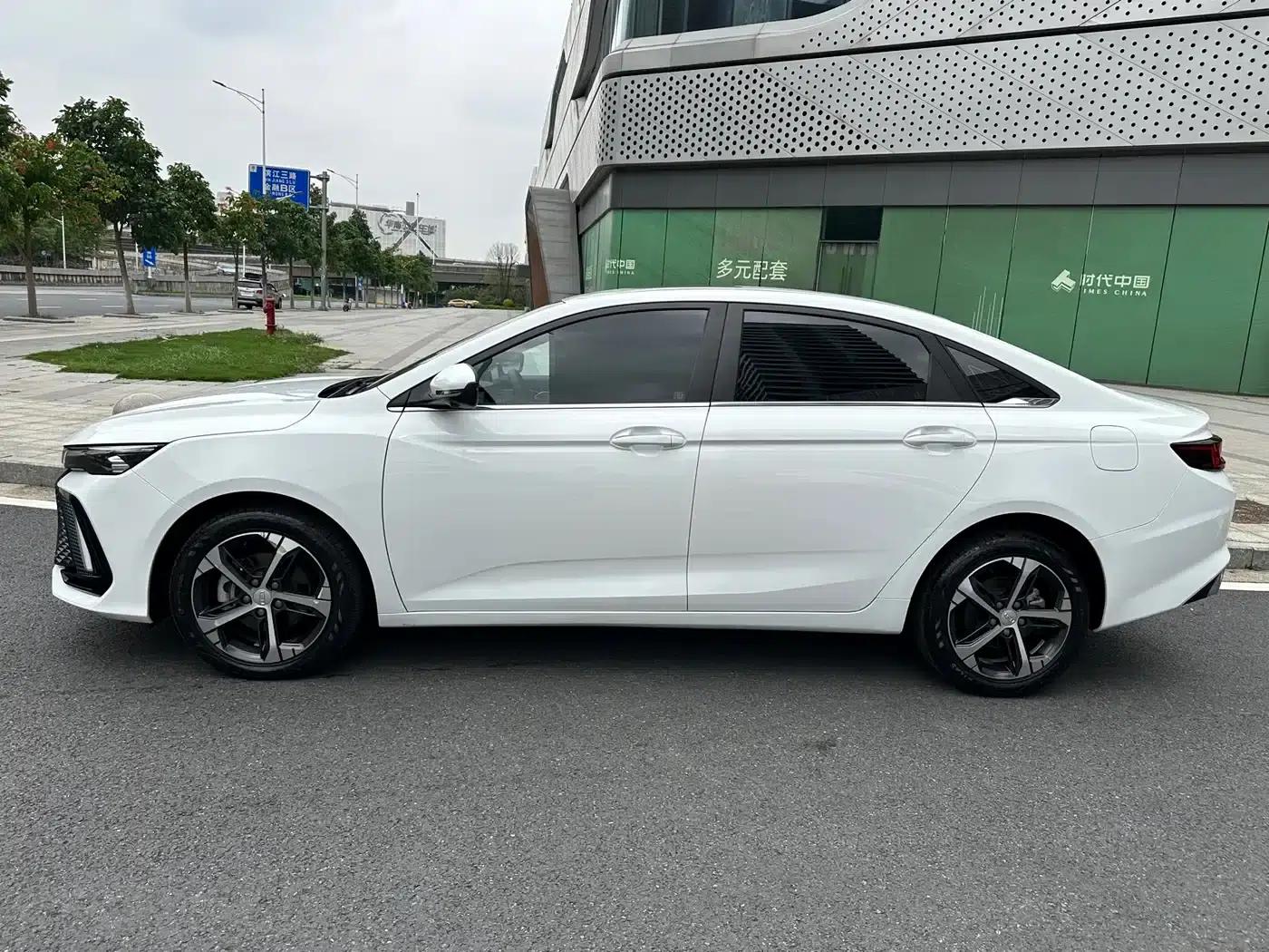 Geely Emgrand L 2022 1.4T CVT Flagship Edition — миниатюра 4