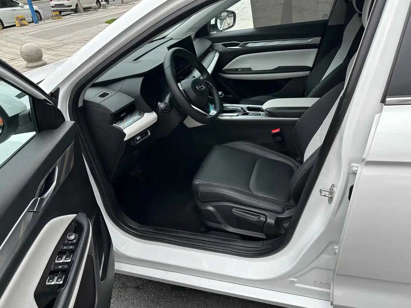 Geely Emgrand L 2022 1.4T CVT Flagship Edition — миниатюра 6