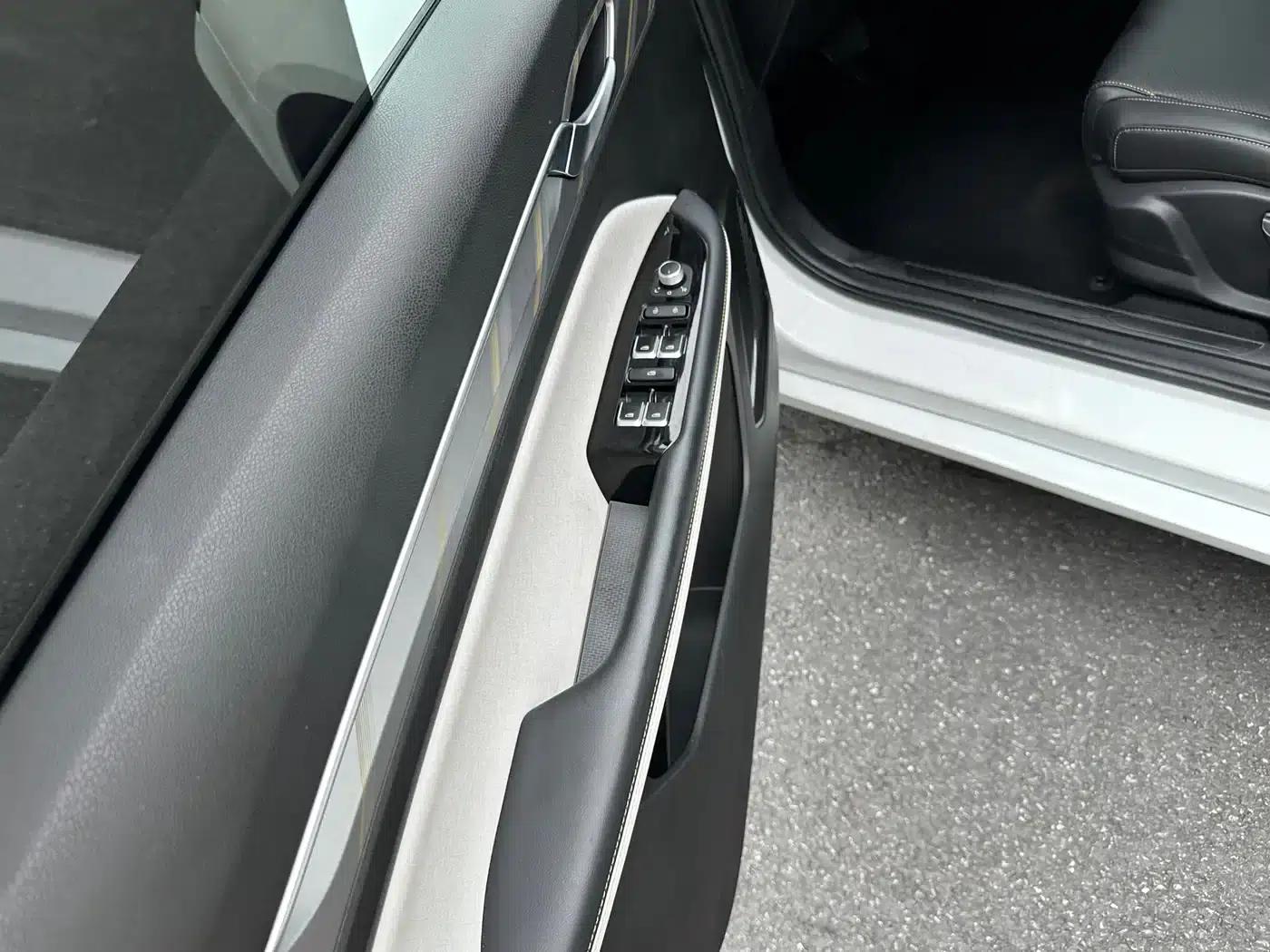 Geely Emgrand L 2022 1.4T CVT Flagship Edition — миниатюра 8