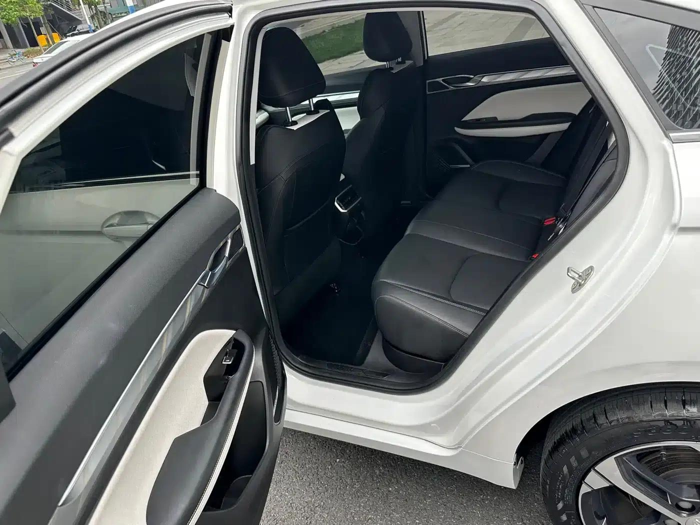 Geely Emgrand L 2022 1.4T CVT Flagship Edition — миниатюра 9
