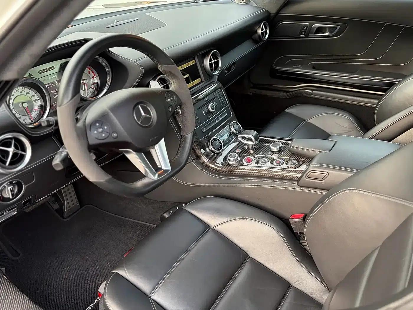 2011 Mercedes-Benz SLS AMG — миниатюра 8