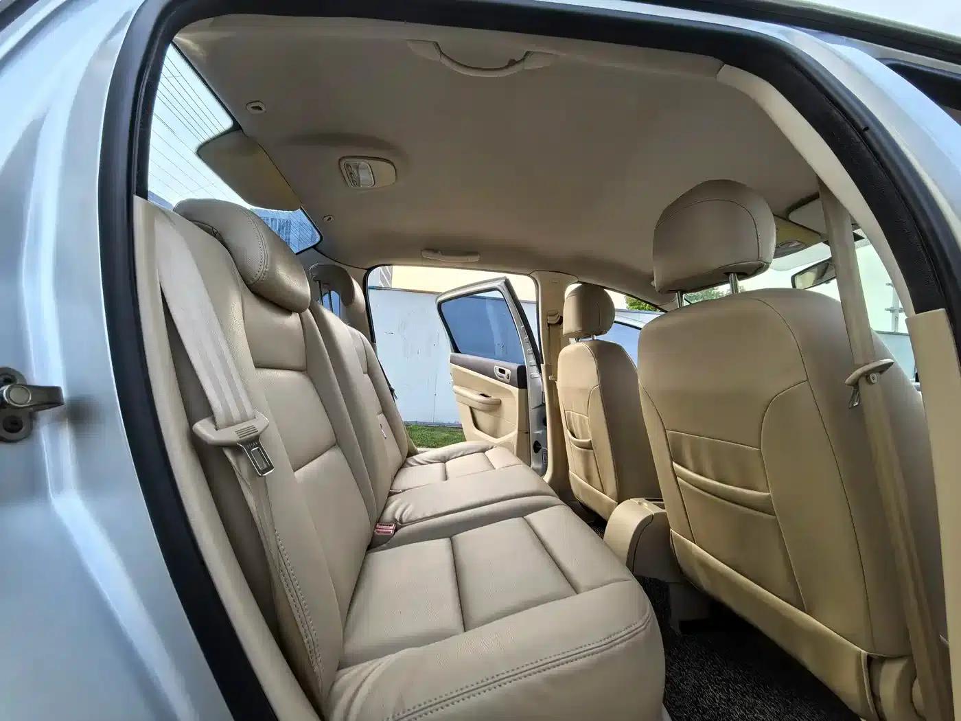 Peugeot 307 2010 Sedan 1.6L Automatic Luxury Edition — миниатюра 11