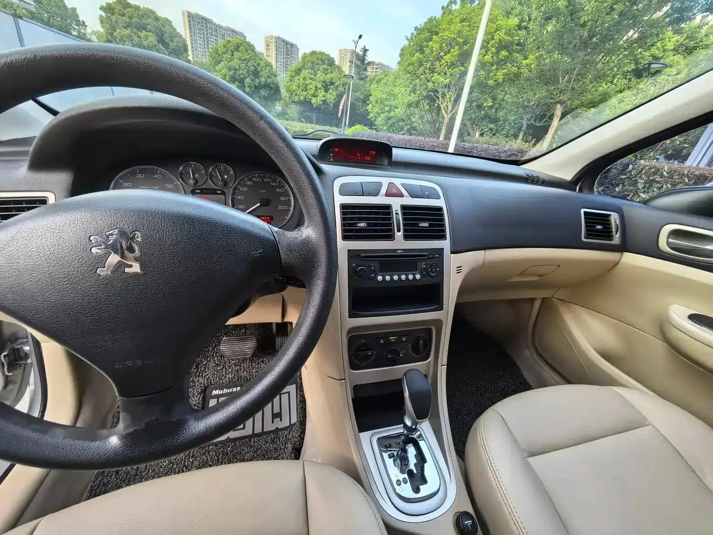 Peugeot 307 2010 Sedan 1.6L Automatic Luxury Edition — миниатюра 14