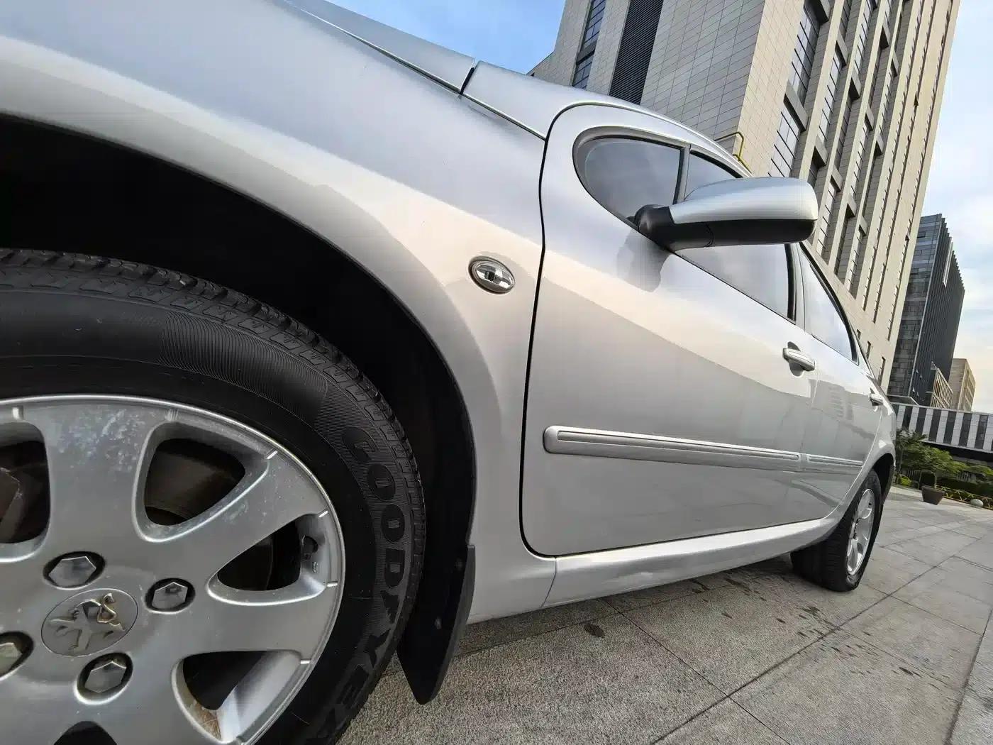 Peugeot 307 2010 Sedan 1.6L Automatic Luxury Edition — миниатюра 16