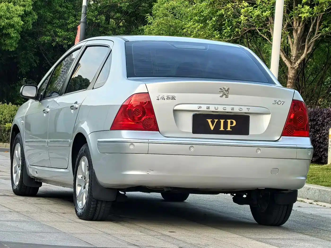 Peugeot 307 2010 Sedan 1.6L Automatic Luxury Edition — миниатюра 4