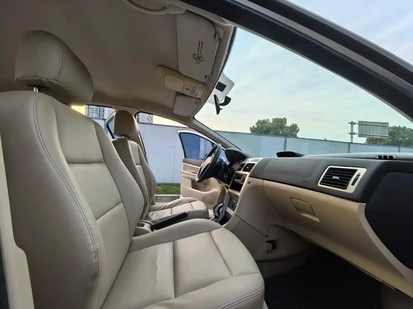 Peugeot 307 2010 Sedan 1.6L Automatic Luxury Edition — миниатюра 7