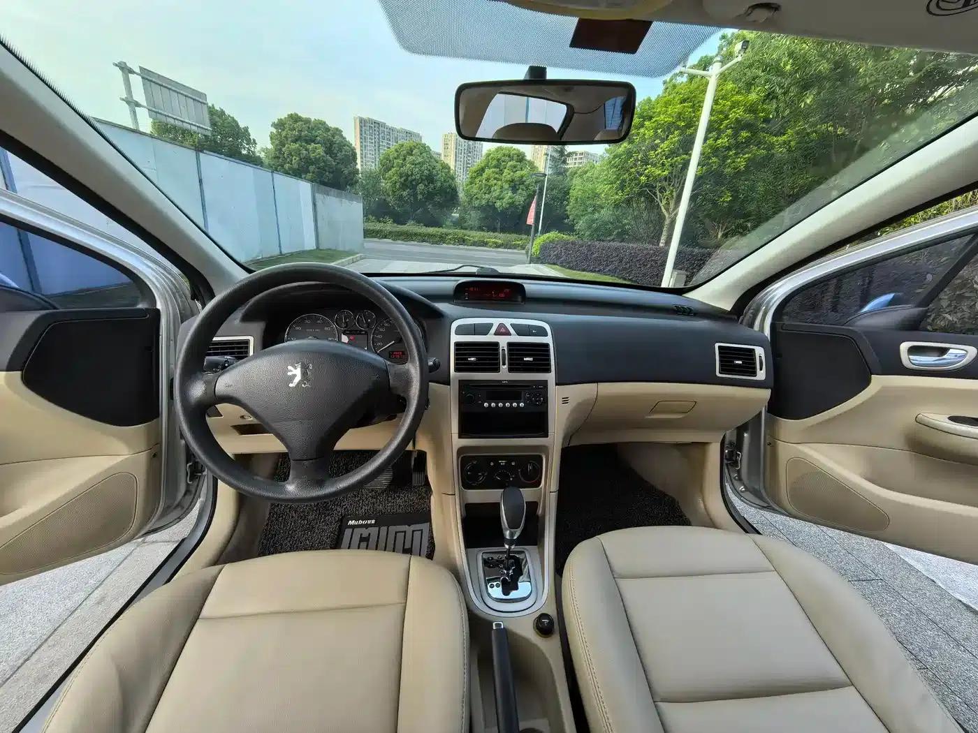 Peugeot 307 2010 Sedan 1.6L Automatic Luxury Edition — миниатюра 8