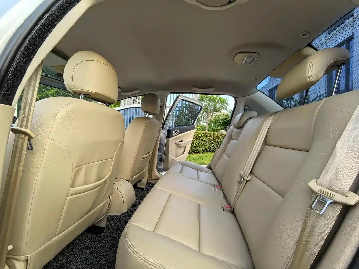 Peugeot 307 2010 Sedan 1.6L Automatic Luxury Edition — миниатюра 9