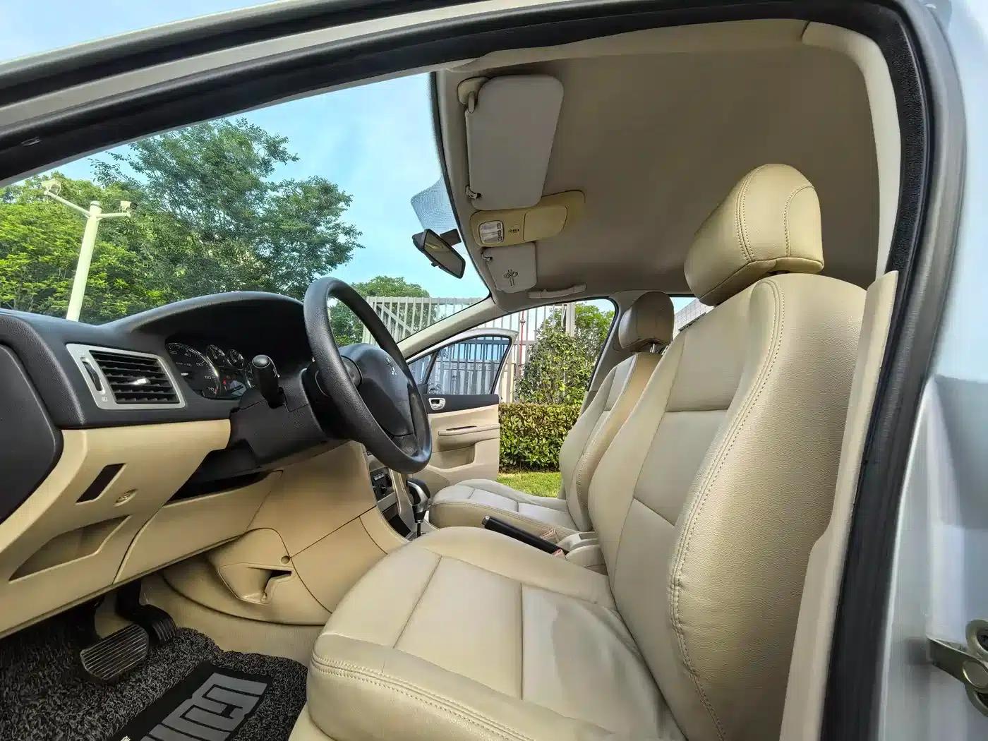 Peugeot 307 2010 Sedan 1.6L Automatic Luxury Edition — миниатюра 10