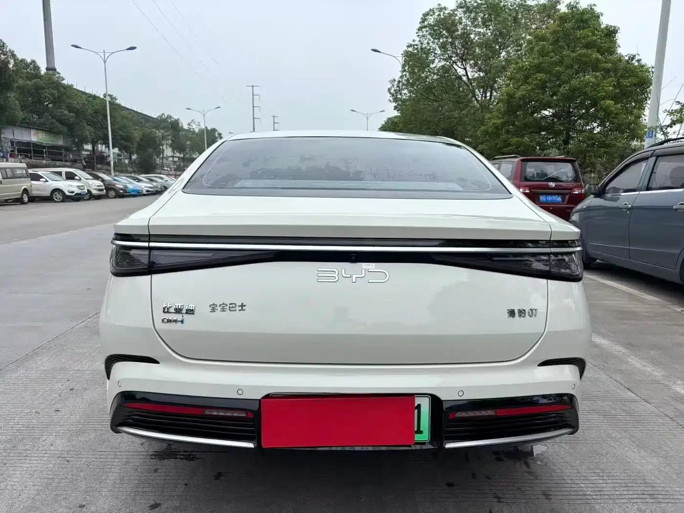 Seal 07 DM-i 2025 Model DM-i 1.5L 125km Elite — миниатюра 8