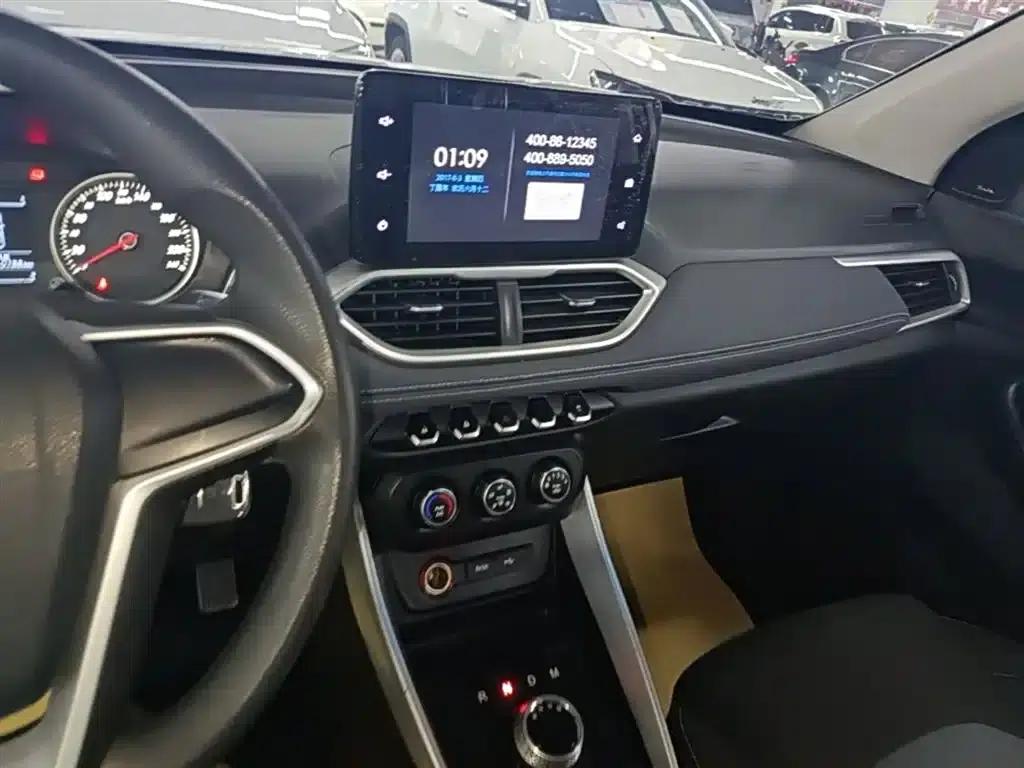 Baojun 530 2018 1.8L Automatic Elite (National V Emission Standard) — миниатюра 13