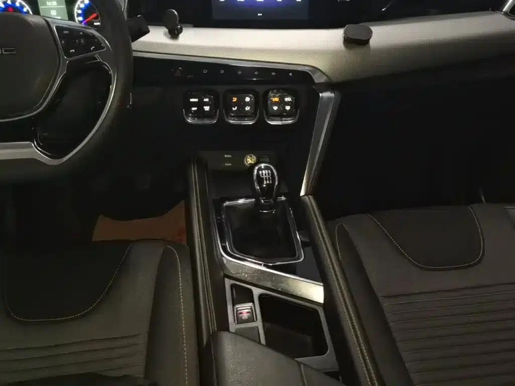Beijing X3 2019 1.5T Manual Glory Edition — миниатюра 14